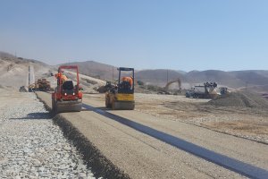 Construction of an asphalt concrete core of a rockfill dam in Arizona completed