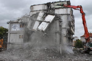 Demolition of the highest unoccupied building in Middle Europe