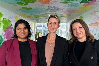International Compliance: Sarah, Brigitte und Samira