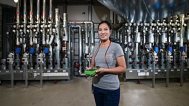 A woman works in service engineering at STRABAG