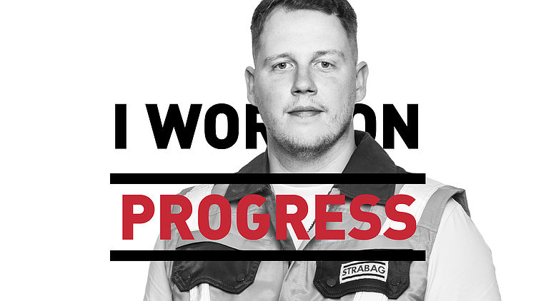 Čiernobiely portrét kolegu, text v pozadí: Jakub, BIM koordinátor