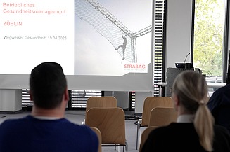 Employees:inside STRABAG Employees at a STRABAG Health Management event