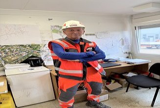 Bernard u uredu na gradilištu