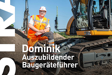 Auszubildende sitzt auf der Kette einer Baumaschine