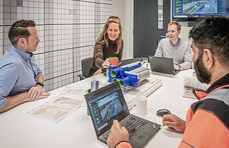 A woman works in service engineering at STRABAG