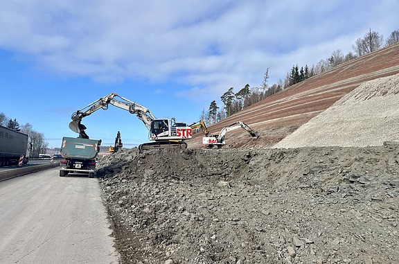 STRABAG - Bagger im Straßenbau
