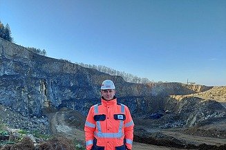 technician in quarry Picture of colleague in quarry