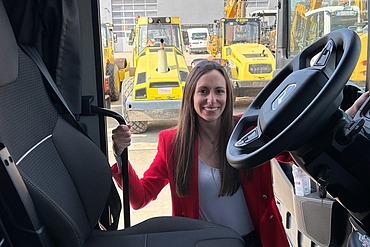 Nikolina ulazi u kamion