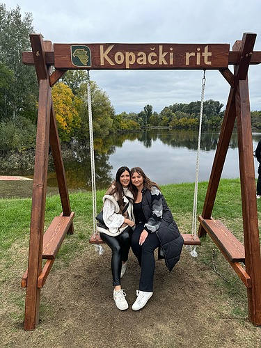 Anđela s kolegicom u Kopačkom ritu