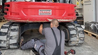 Marko popravlja stroj