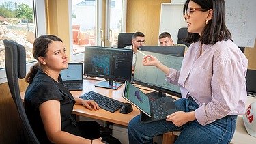 Anamarija s kolegicom iz BIM odjela u uredu