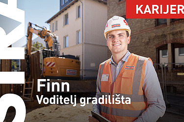 Kolega na gradilištu s kacigom gleda u kameru