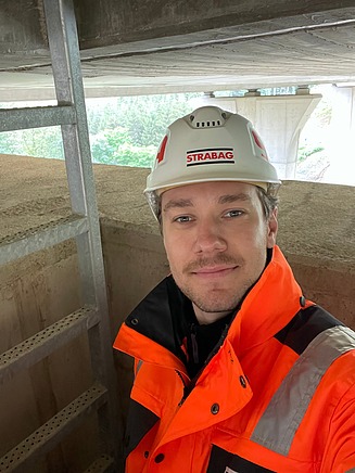 Martin bei der Begehung eines Brückenpfeilers