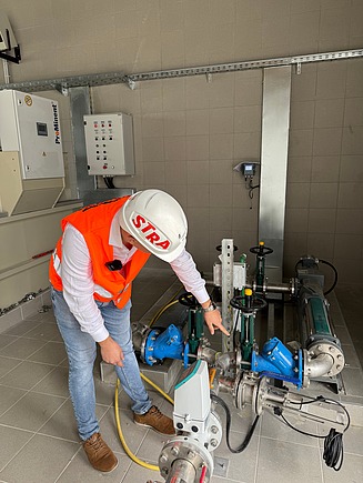 Igor i snimatelj na postrojenju