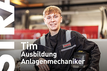 Auszubildender mit Schutzkleidung ist am Schweißen