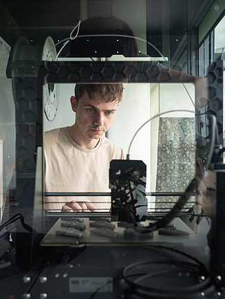 colleague with 3D models