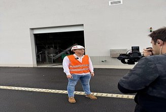 Igor i snimatelj na postrojenju