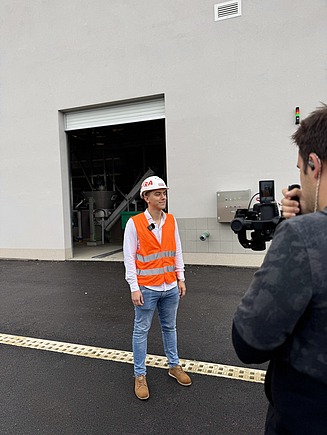 Igor i snimatelj na postrojenju