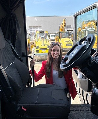 Nikolina ulazi u kamion