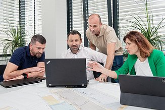 Obuka za upravljanje projektima Na treningu sede 4 osobe