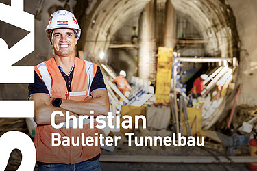 Mann steht vor Tunnelbaustelle